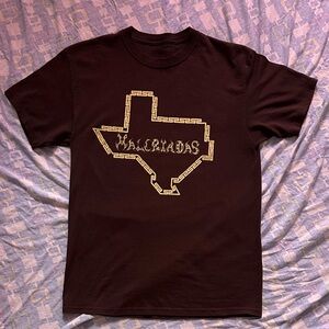 Men's Short-Sleeve Graphic Tee in Dark Brown with Gold Texas Motif